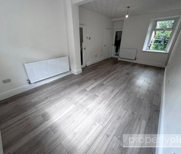 3 bedroom end of terrace house to rent - Photo 2