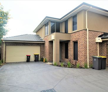 Stunning Four-Bedroom Townhouse in the Heart of Oakleigh East - Photo 6