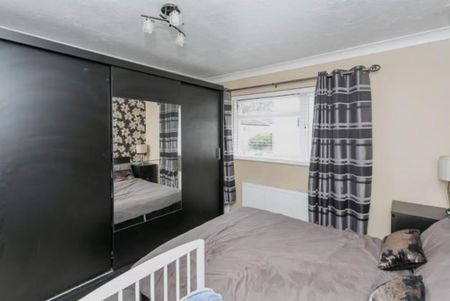 3 bedroom terraced house to rent - Photo 3