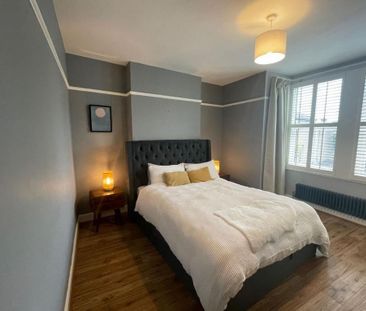 3 bedroom end of terrace house to rent - Photo 4