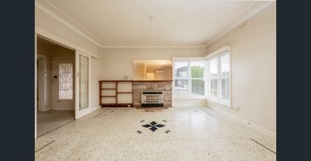 Spacious Family Home in a Prime Pascoe Vale Location - Photo 4