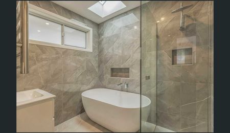 STYLISH FAMILY LIVING - PERFECTLY RENOVATED - Photo 4