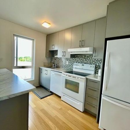 Charmant 3 ½ lumineux au 7e étage a 2 pas du metro Montmorency - Photo 4