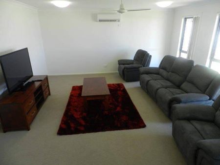 Awesome 5 bedrooms - Dream Home Standard! - Photo 4
