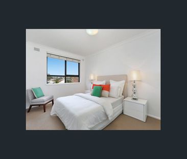 Top Floor, Light & Airy, Great Location - Photo 2