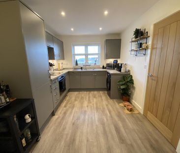 3 bedroom semi-detached house to rent - Photo 6