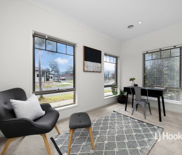 12 Aphrodite Drive, Truganina VIC, Belconnen - Photo 2