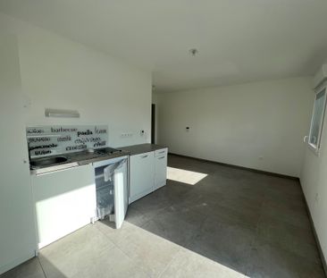 BEAU STUDIO AVEC BALCON JUSTE EN FACE DE LA CITADELLE - Photo 3