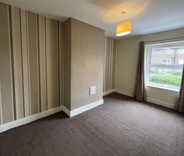 2 bedroom end of terrace house to rent - Photo 4