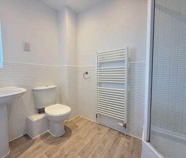 3 bedroom semi-detached house to rent - Photo 3