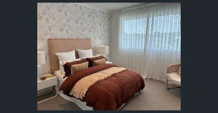 Luxury Brand-New Metricon Home with Pool - Photo 5