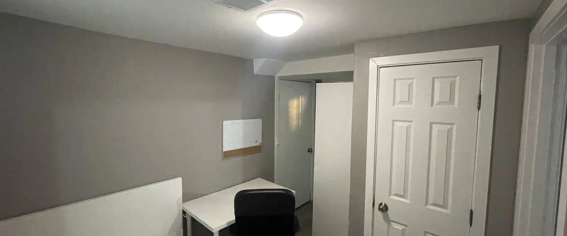 Furnished Room in Brentwood – 5 Min Walk to LRT, Near UCalgary – All Included — 1 Bedroom+ Den Room For Rent - Photo 1