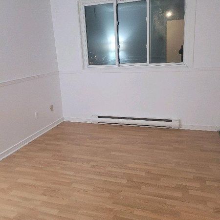 Beau 4 1/2 à Brossard secteur "T" - Photo 3