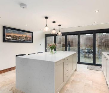 2 bedroom semi-detached house to rent - Photo 5