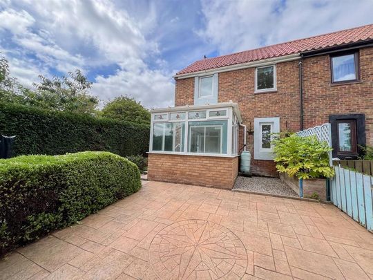3 bedroom end of terrace house to rent - Photo 1