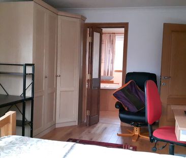 Spacious Countrylike Houseshare, Offroad Parking, NW Woking, 5mins ... - Photo 3