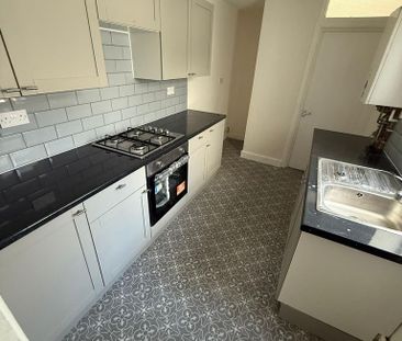 4 bedroom flat share to rent - Photo 4