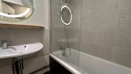 Dans Résidence Hôtelière, Studio meublé de 19 m2, Royalieu proche de l'ESCOM - Photo 5