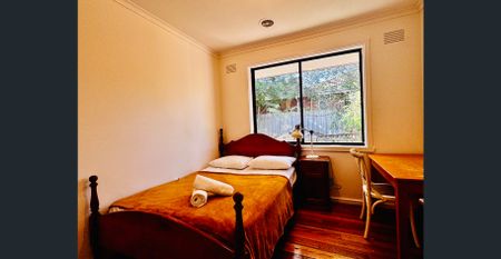 Fully Furnished Quality Renovated House - Min. 3 months Stay - Photo 3