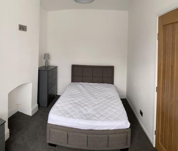 4 bedroom terraced house to rent - Photo 3