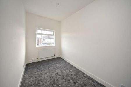 3 bedroom end of terrace house to rent - Photo 2