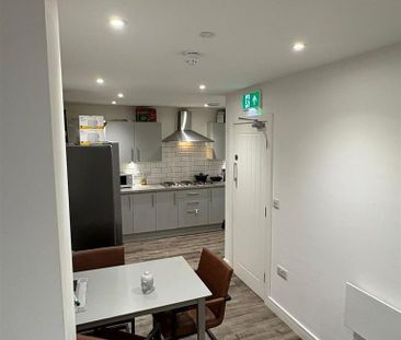1 bedroom in a house share to rent - Photo 5
