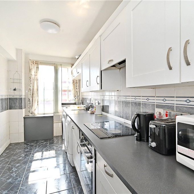 3 bedroom flat with 1 reception and 2 bathrooms in Edgware Road, W2 - Photo 1