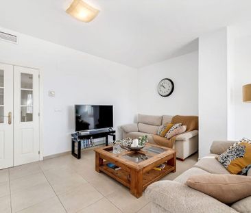 2 bedroom luxury penthouse for rent in Marbella, Andalusia - Photo 2