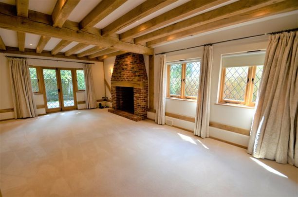 5 bedroom Detached house to rent - Photo 1