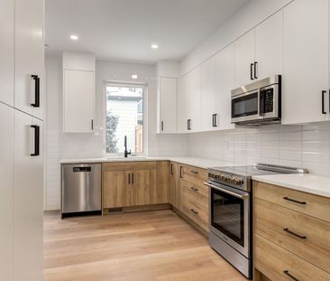 3 Bed Townhouse In Highland Park | Garage | Private Fenced Yard, Pr... - Photo 4