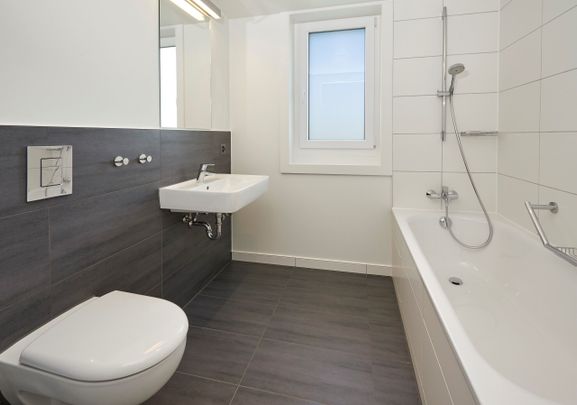 Modern 3.5-room apartment with garden seating in Kerzers - Photo 1