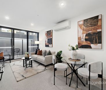 SOPHISTICATED LIVING IN THE ICONIC ESTELLE! - Photo 5