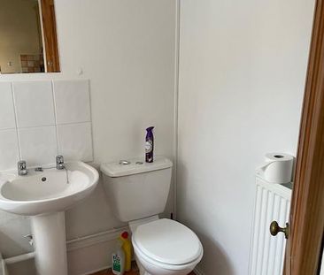 3 bedroom terraced house to rent - Photo 6