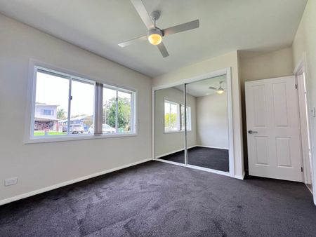 Fully Renovated Family Home with Air Conditioning - Photo 3