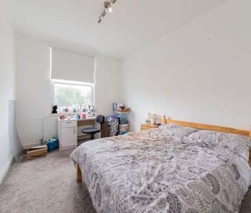 3 bedroom flat to rent - Photo 5