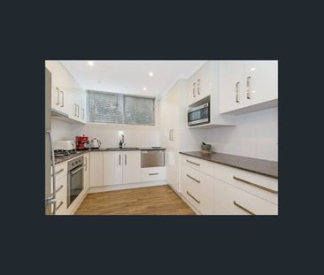 Easy & Modern Living in Leafy Corinda - Photo 3