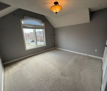 For Lease - 927 Gaslight Way, Mississauga, Ontario - Photo 5