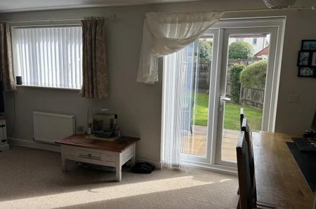 3 bedroom detached house to rent - Photo 2