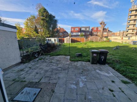 3 bedroom semi-detached house to rent - Photo 5