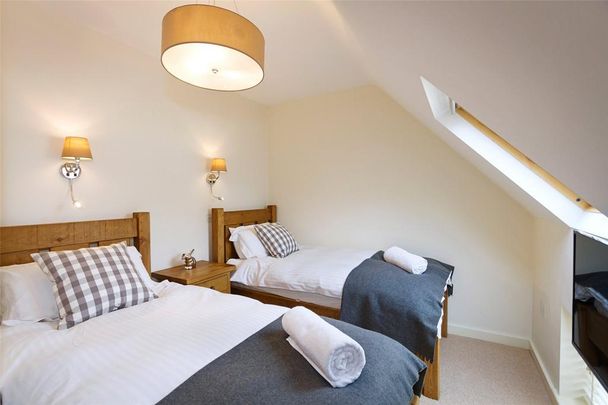 3 bedroom parking to rent - Photo 1