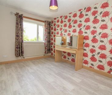 3 Bedroom House - Townhouse - Photo 4