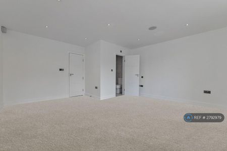 4 bedroom terraced house to rent - Photo 2