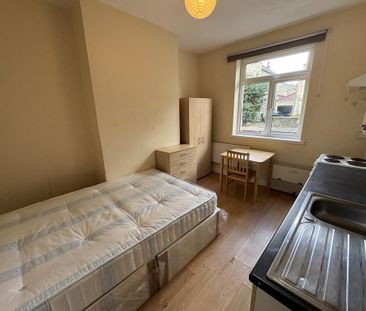 1 bedroom bedsit to rent - Photo 1
