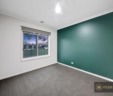 FOR LEASE | Beautiful Family Home in Prime Location 📍 6 Garvan Stre... - Photo 2