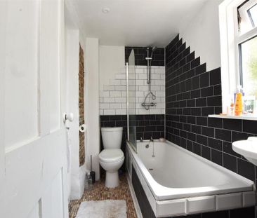 2 bedroom end of terrace house to rent - Photo 5