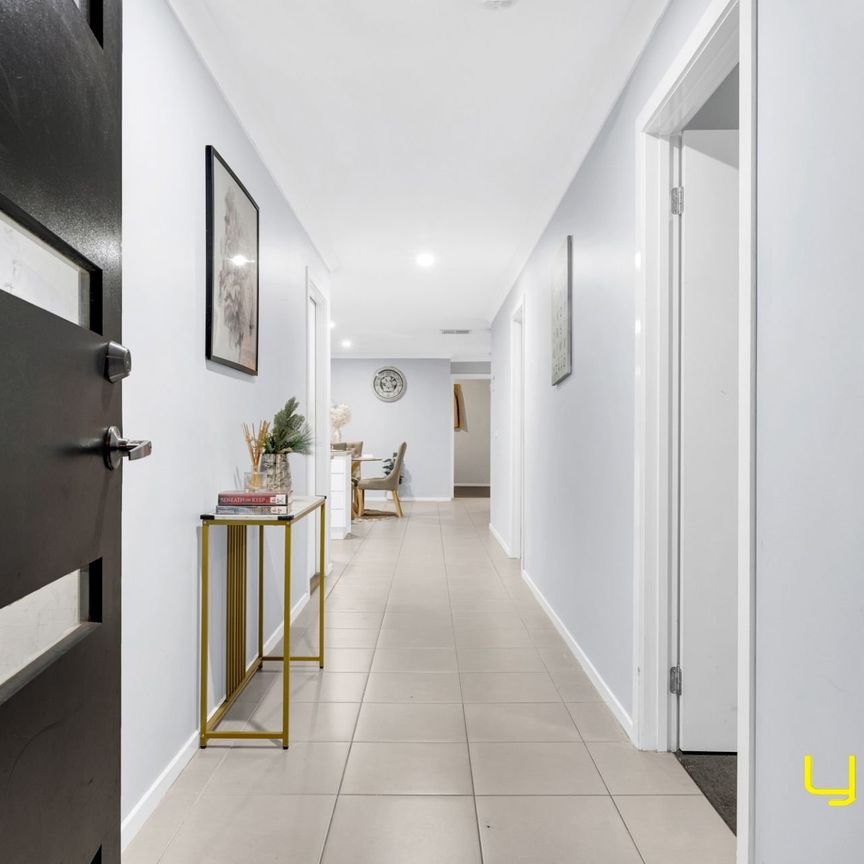CONTEMPORARY FAMILY HOME IN A PRIME LOCATION! - Photo 1