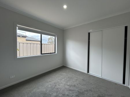 Modern 4-Bedroom Family Home | Solar Power + EV Charger | Quiet Benalla Estate - Photo 5