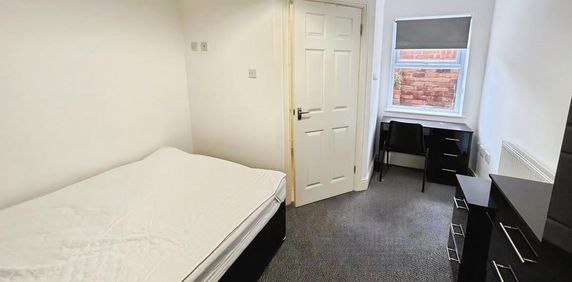 1 bedroom in a house share to rent - Photo 2