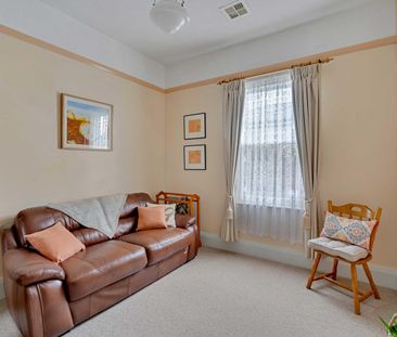 Cosy Family Home - Photo 1