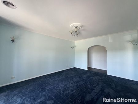 Elevated family home with panoramic views - Photo 3